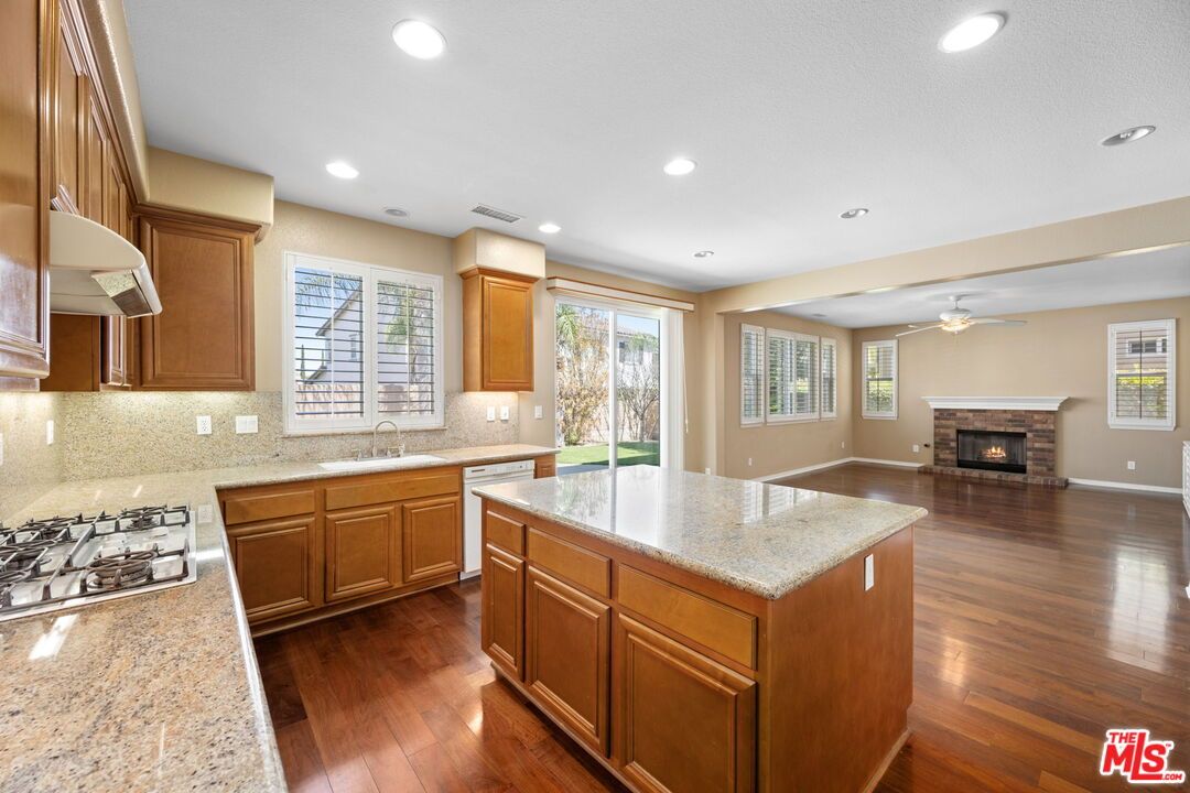 Fireplace, Interior, Kitchen, Recessed Lighting, Wood Texture Flooring