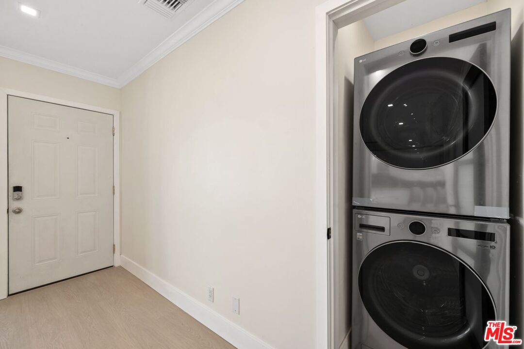 Interior, Recessed Lighting, Utility Closets, Washer, Wood Texture Flooring
