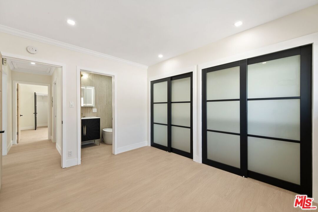 Bathroom, Interior, Recessed Lighting, Wood Texture Flooring