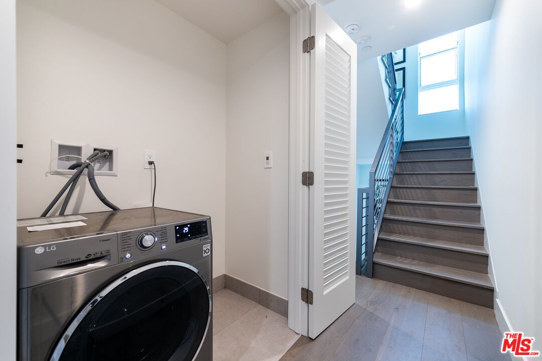 Interior, Recessed Lighting, Utility Closets, Washer, Wood Texture Flooring