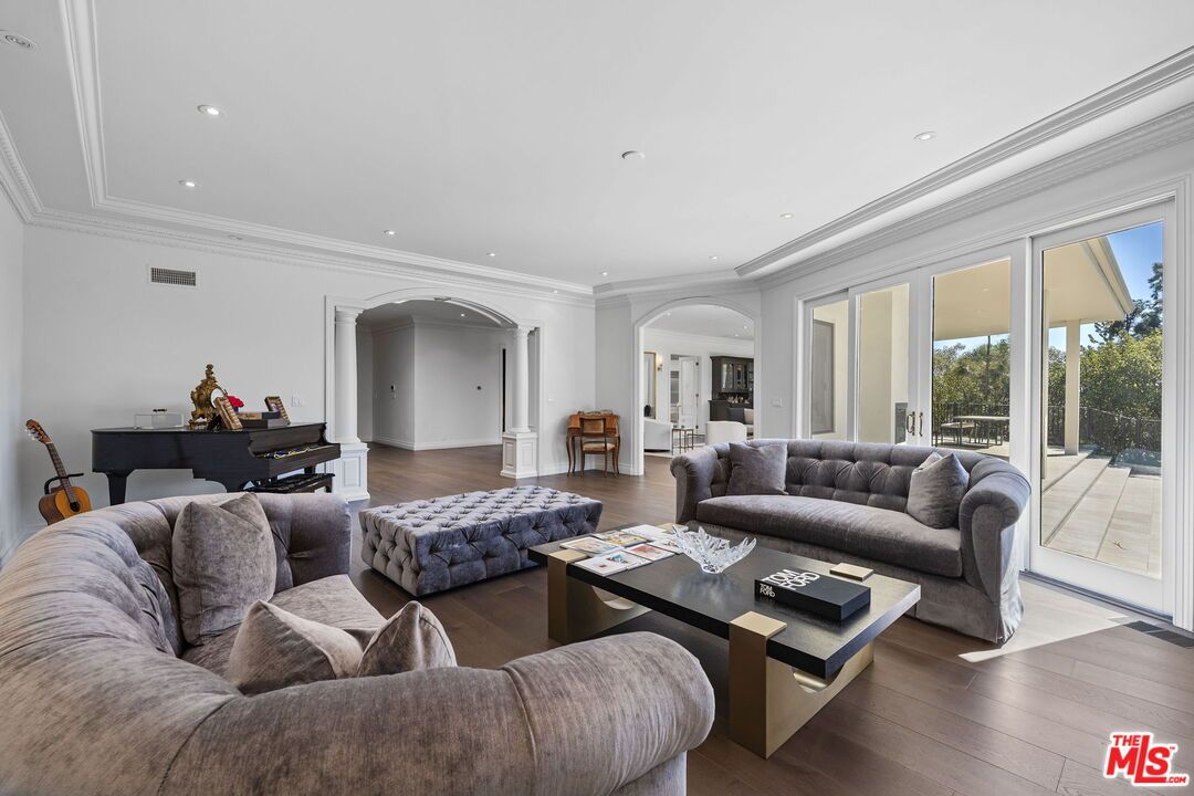 Interior, Living room, Piano, Recessed Lighting, Wood Texture Flooring