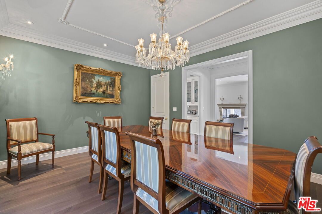 Chandelier, Dining room, Interior, Recessed Lighting, Wood Texture Flooring