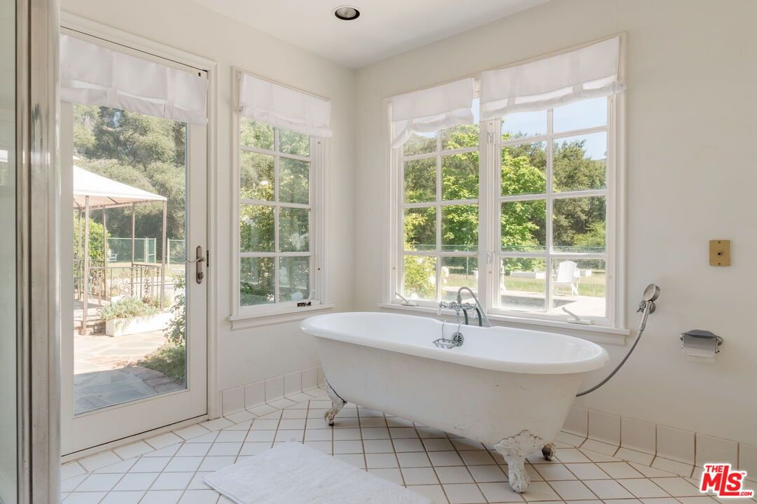 Bathroom, Free Standing Baths, Interior, Recessed Lighting