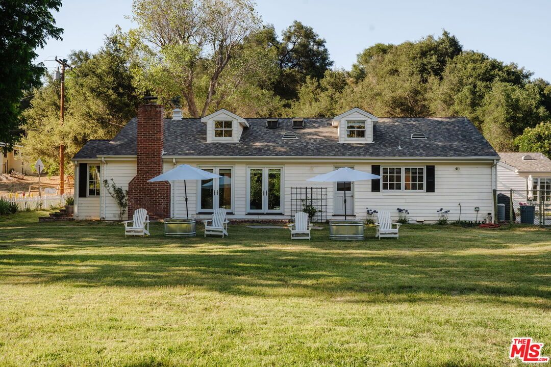 Backyard, Exterior, Facade, Cape Cod