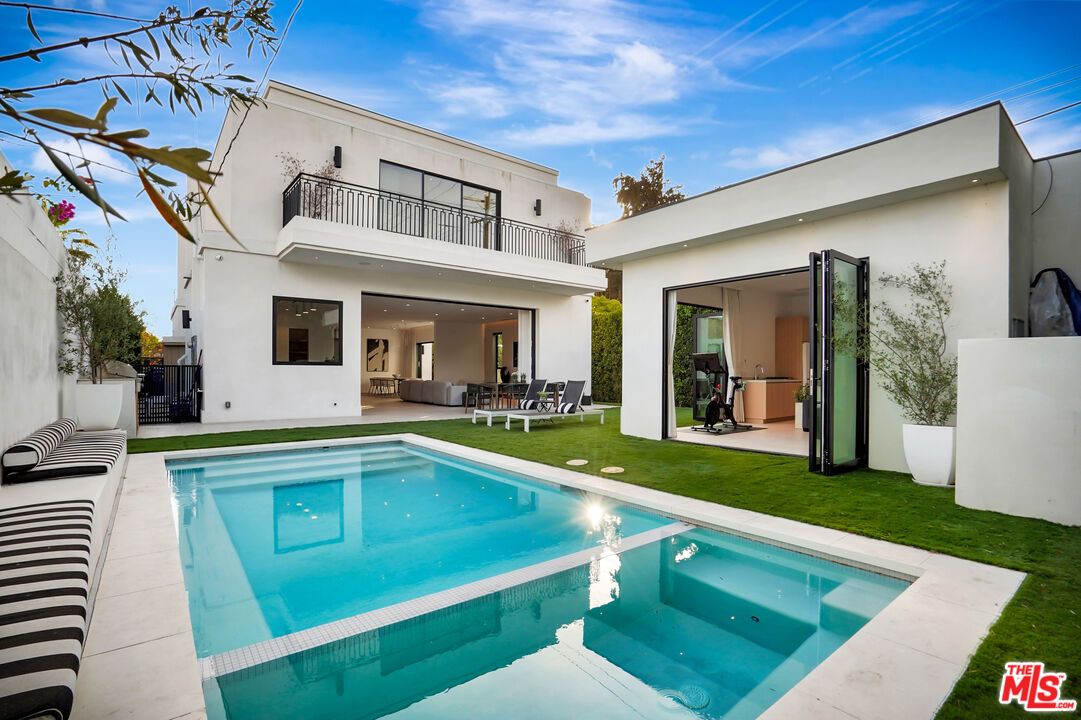 Exterior, Pool