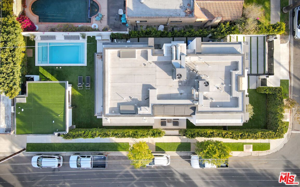 Exterior, Drone