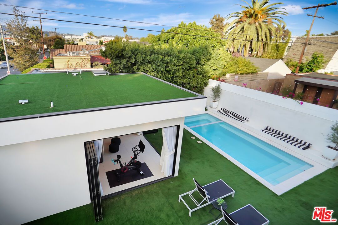 Exterior, Pool