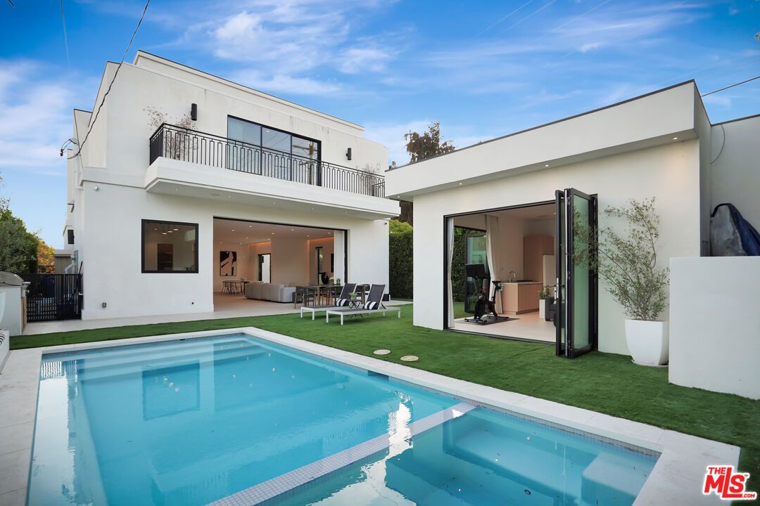 Exterior, Pool