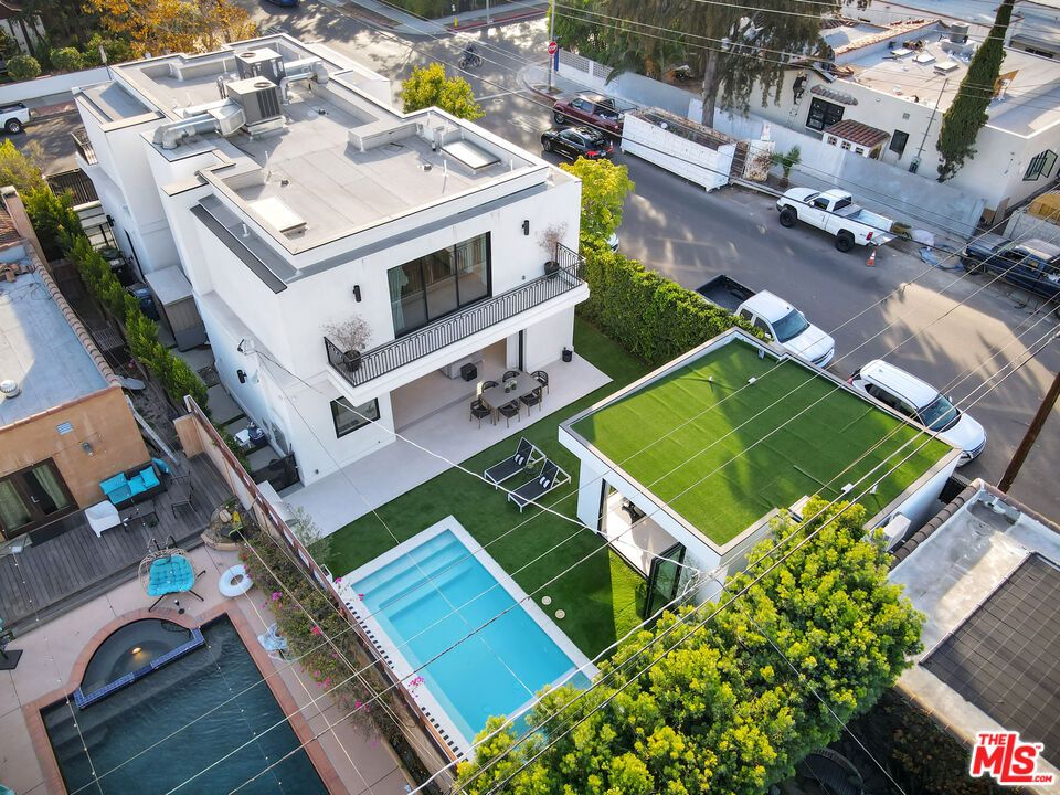Exterior, Drone