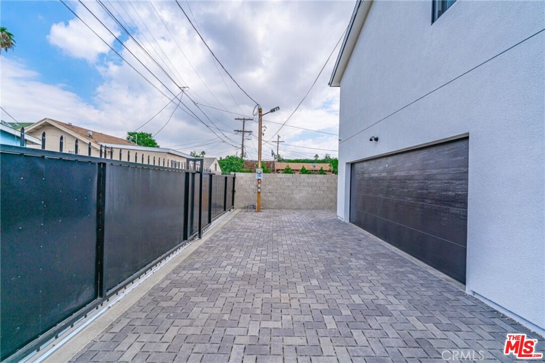 Detached Garage, Exterior
