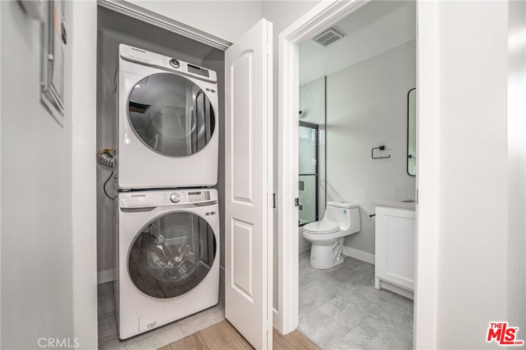 Bathroom, Interior, Utility Closets, Washer, Wood Texture Flooring