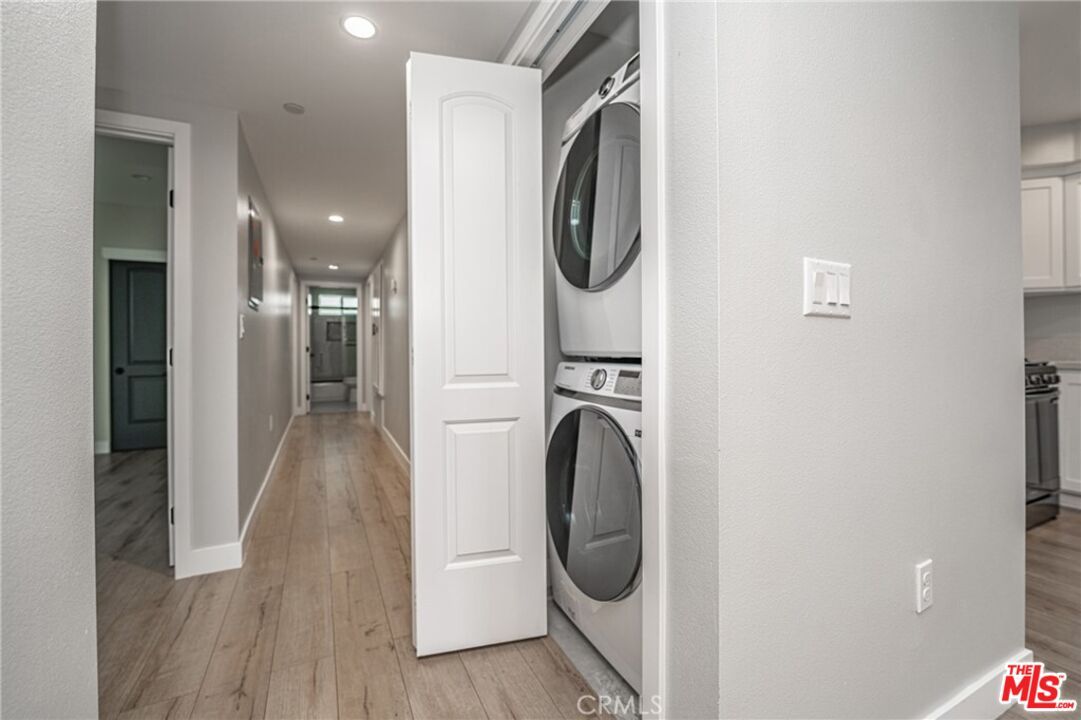 Interior, Recessed Lighting, Utility Closets, Washer, Wood Texture Flooring
