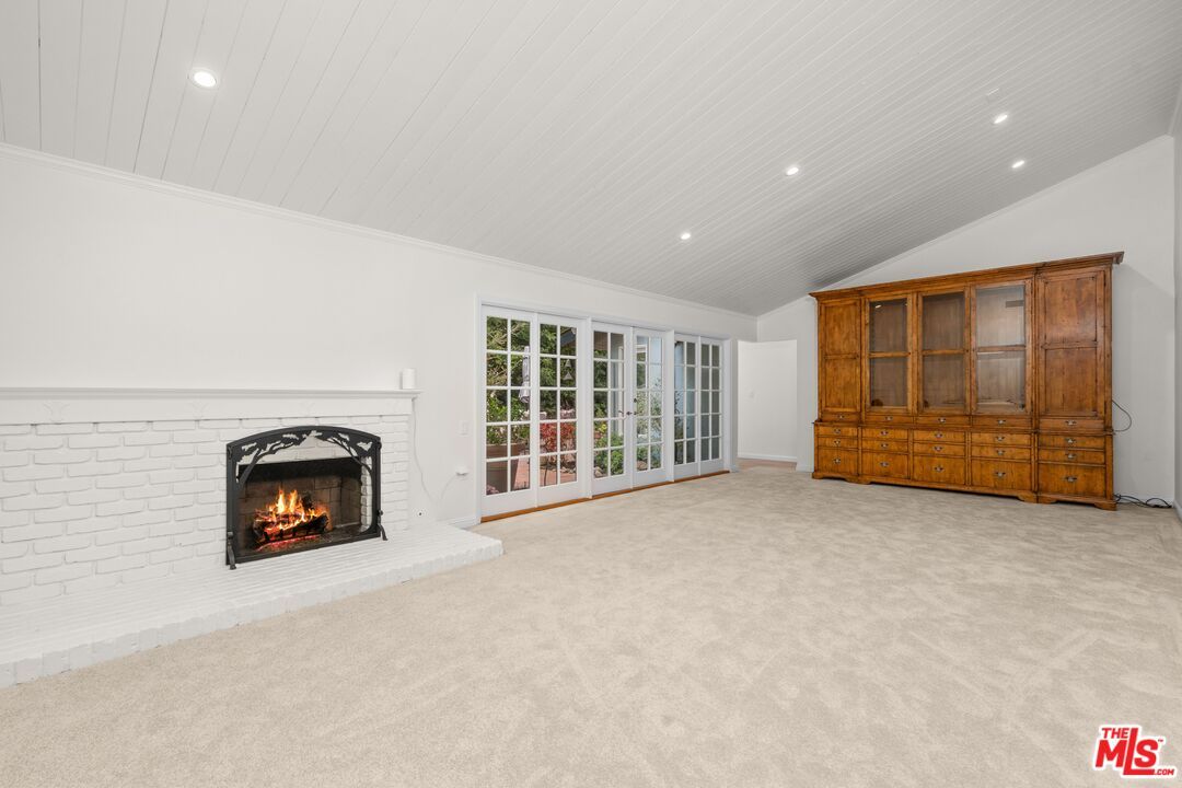 Empty room, Fireplace, Interior, Recessed Lighting