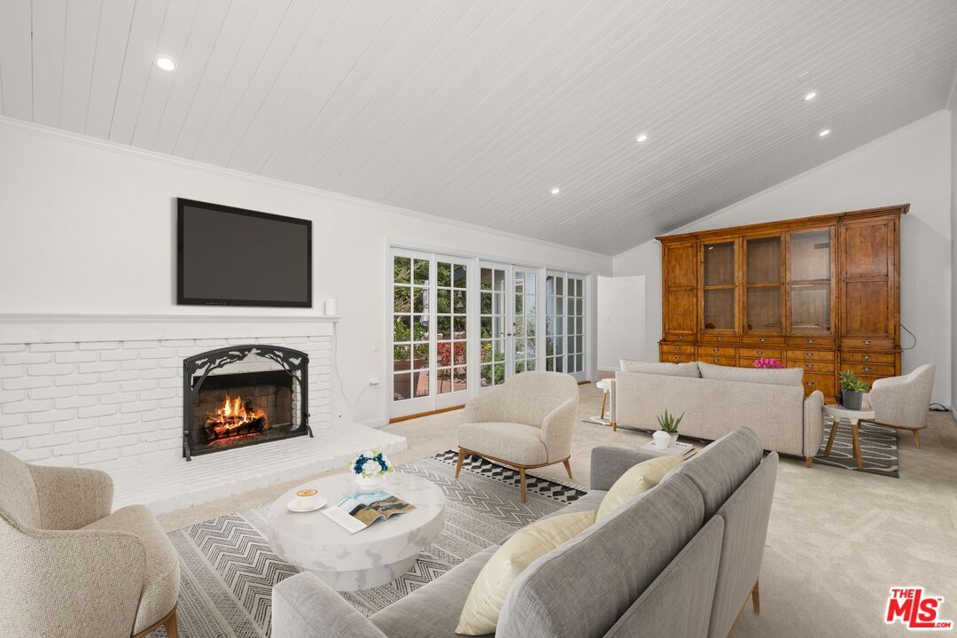 Fireplace, Interior, Living room, Recessed Lighting