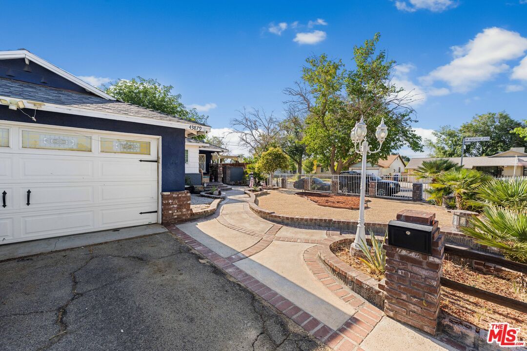 Backyard, Detached Garage, Exterior