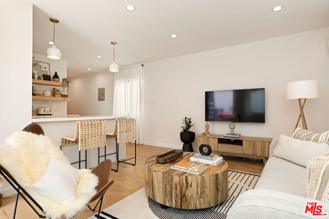 Interior, Living room, Pendant Lights, Recessed Lighting, Wood Texture Flooring