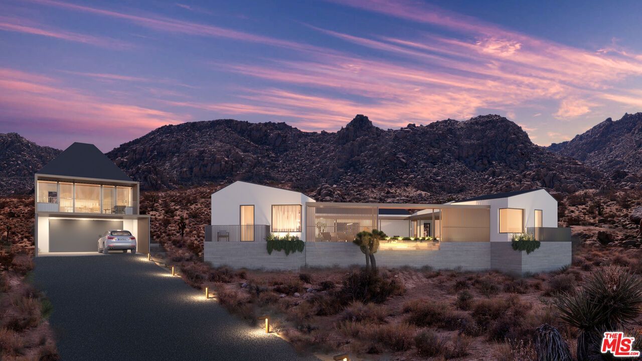 Exterior, Facade, Modern