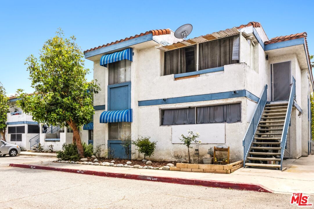 Exterior, Facade, Mediterranean