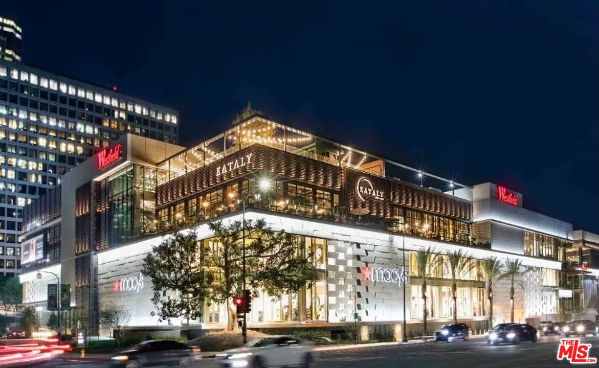 Exterior, Facade, Condo Building
