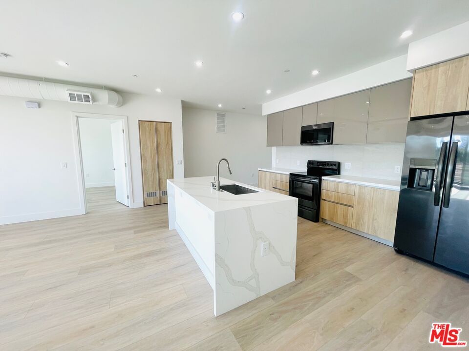 Interior, Kitchen, Recessed Lighting, Wood Texture Flooring