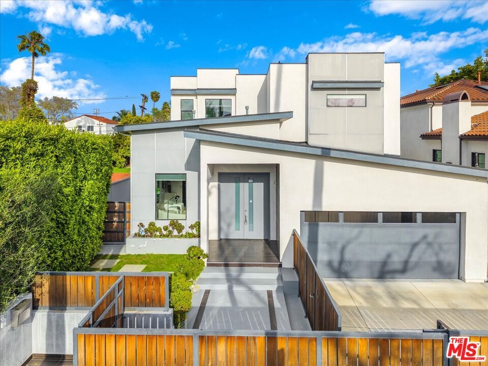 Attached, Exterior, Facade, Modern