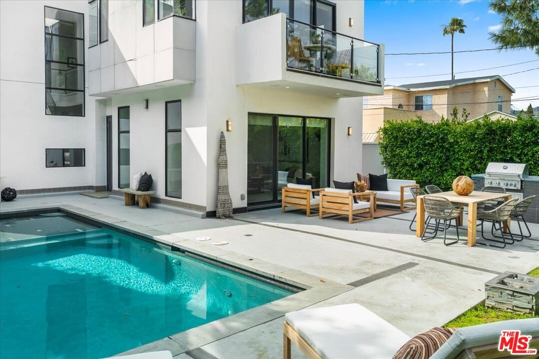 Exterior, Pool