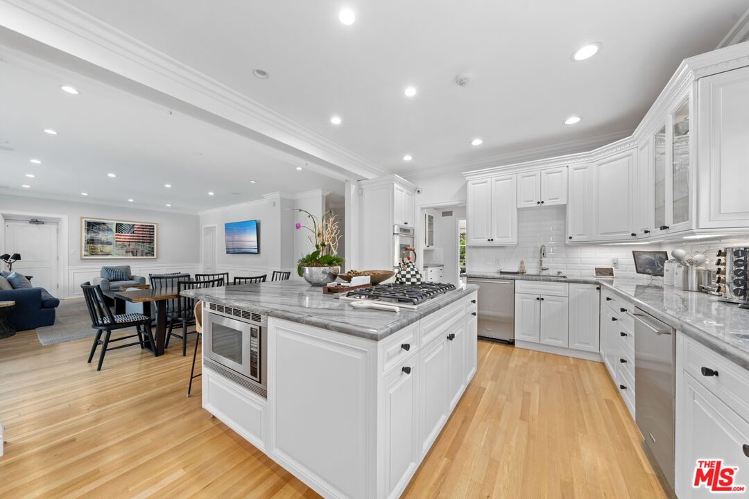 Dining room, Interior, Kitchen, Recessed Lighting, Stainless Steel Appliances, Wood Texture Flooring