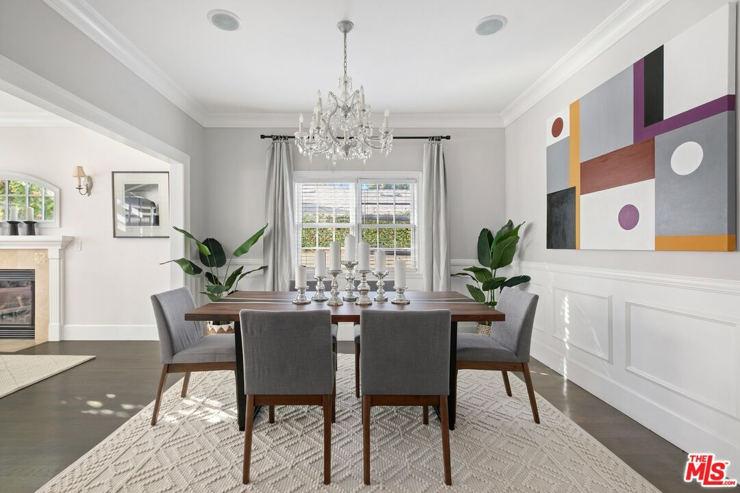 Chandelier, Dining room, Fireplace, Interior, Wood Texture Flooring