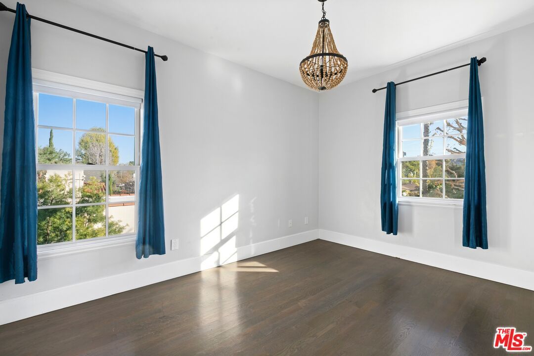 Empty room, Interior, Pendant Lights, Wood Texture Flooring