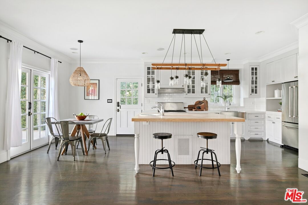 Dining room, Interior, Kitchen, Pendant Lights, Recessed Lighting, Wood Texture Flooring