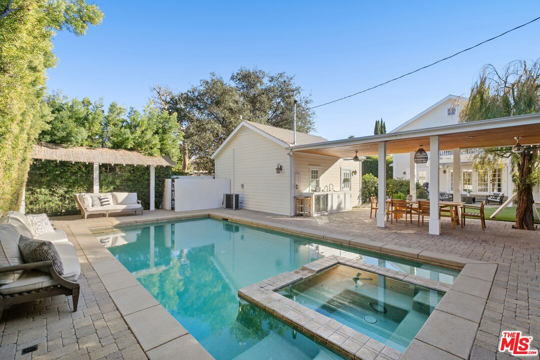 Exterior, Pool
