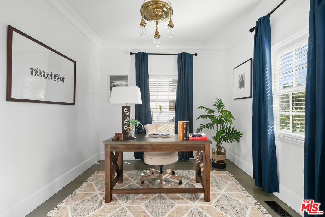 Home Office, Interior