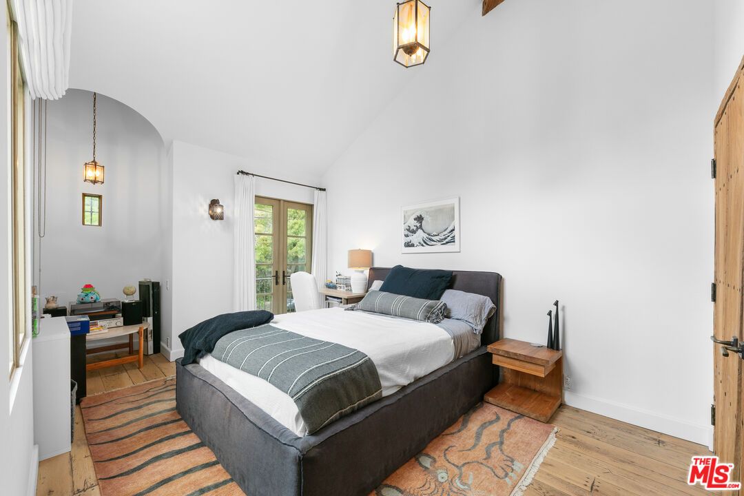 Bedroom, Interior, Pendant Lights, Wood Texture Flooring