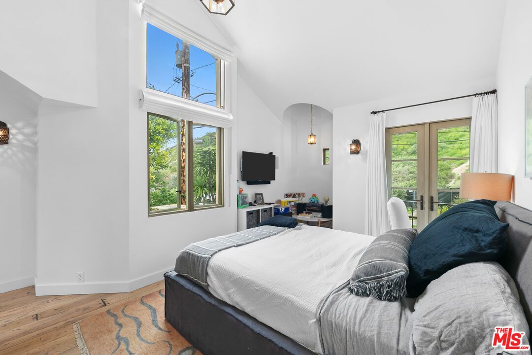 Bedroom, Interior, Pendant Lights, Wood Texture Flooring