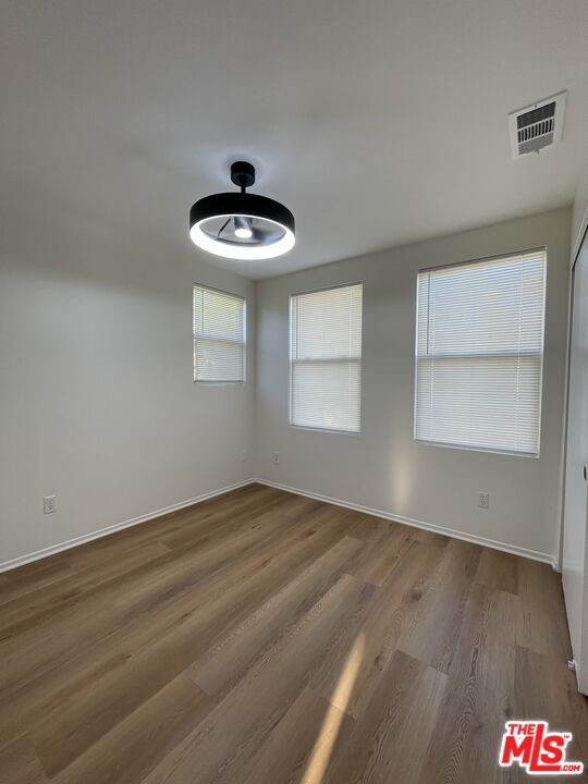 Empty room, Interior, Pendant Lights, Wood Texture Flooring