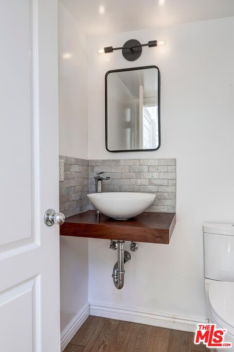 Bathroom, Interior, Recessed Lighting, Wood Texture Flooring