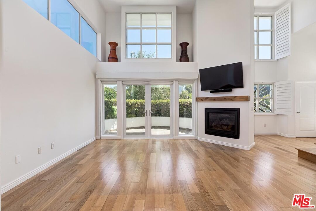 Empty room, Fireplace, Interior, Wood Texture Flooring