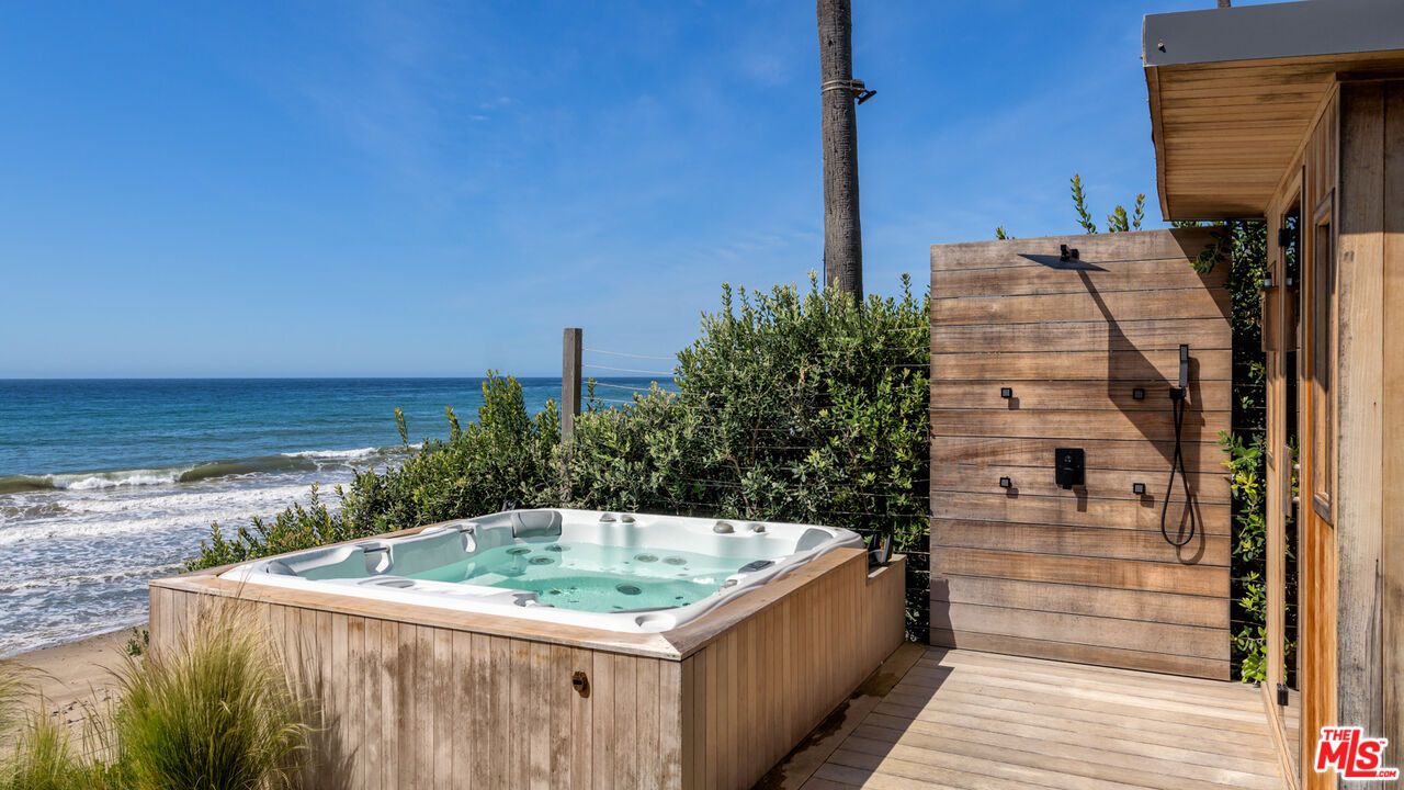 Exterior, Hot Tub, Water
