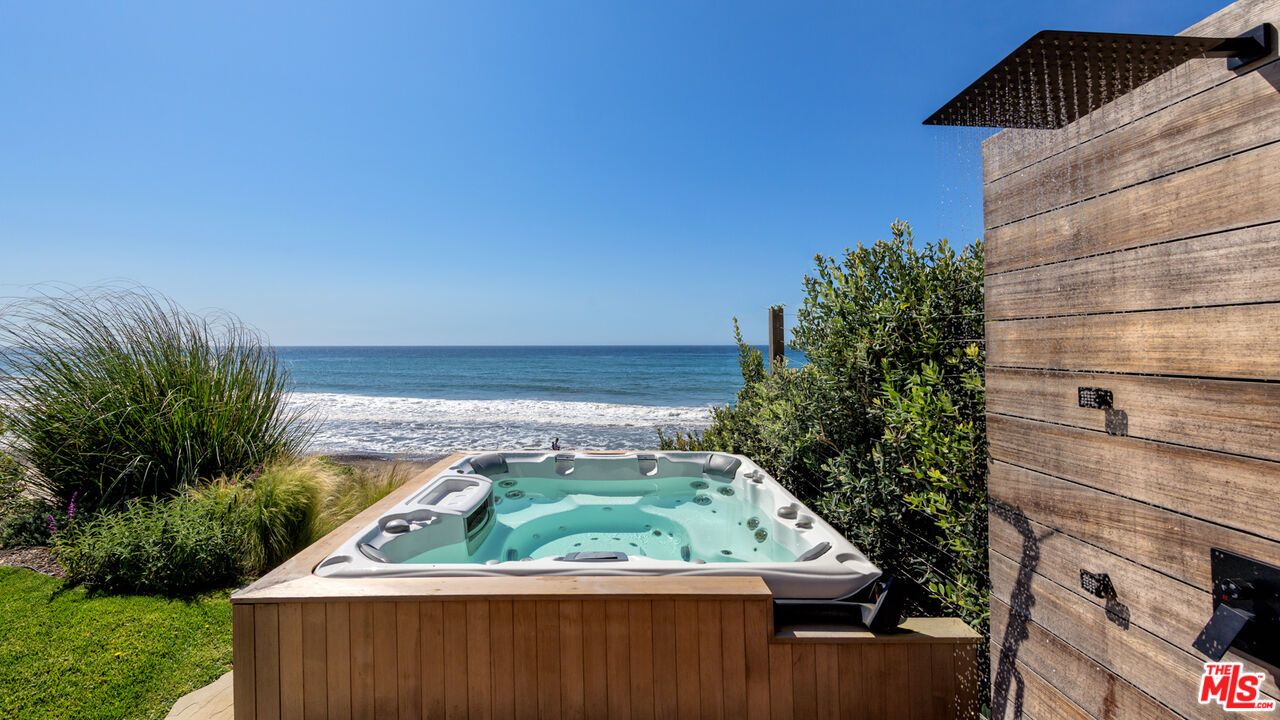 Exterior, Hot Tub, Water