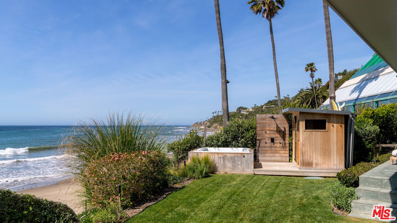 Exterior, Hot Tub, Water