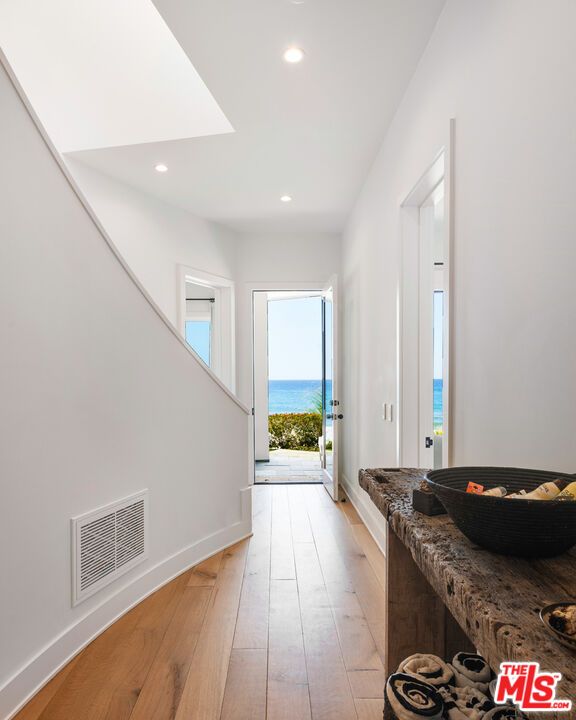 Interior, Recessed Lighting, Water, Wood Texture Flooring