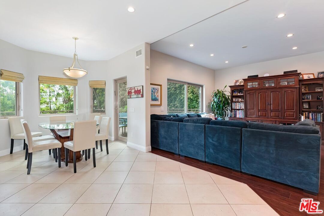 Dining room, Interior, Living room, Pendant Lights, Recessed Lighting