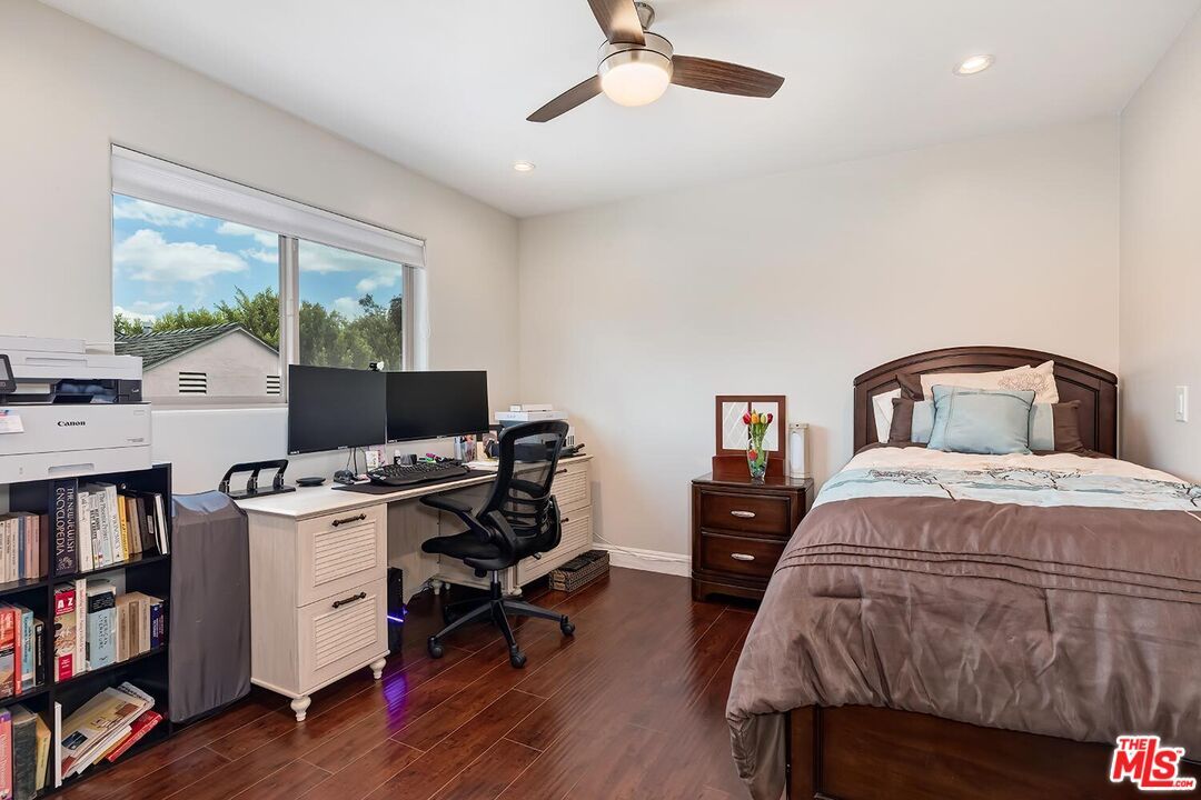 Bedroom, Home Office, Interior, Recessed Lighting, Wood Texture Flooring