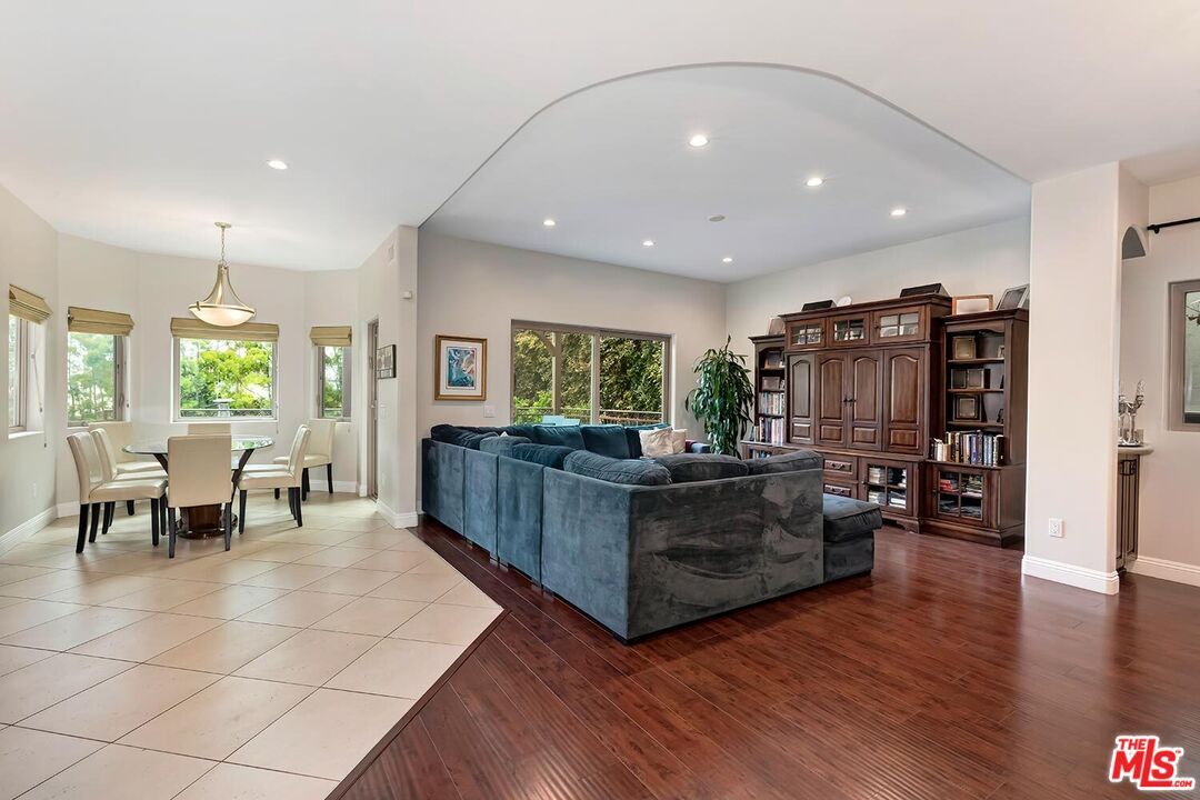 Dining room, Interior, Living room, Pendant Lights, Recessed Lighting, Wood Texture Flooring