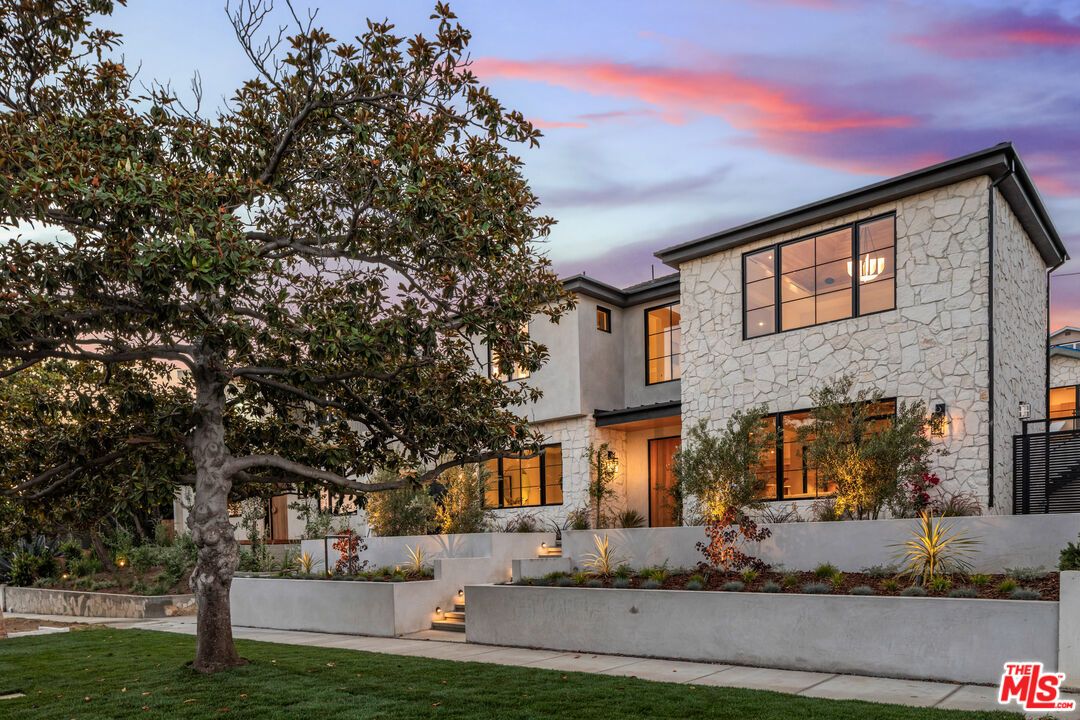 Backyard, Exterior, Facade, Mediterranean