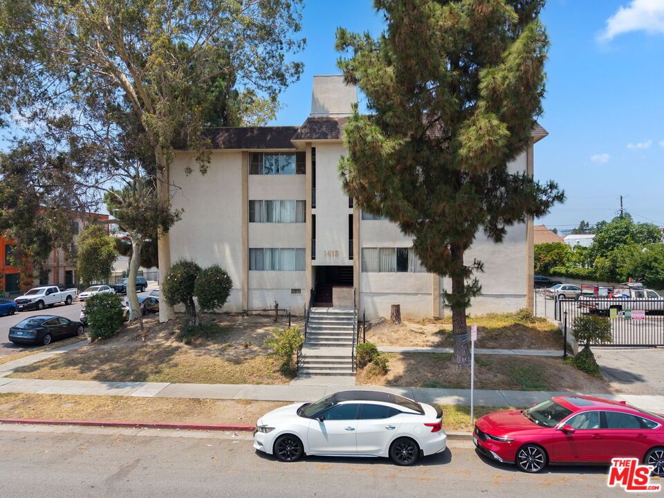 Exterior, Facade, None