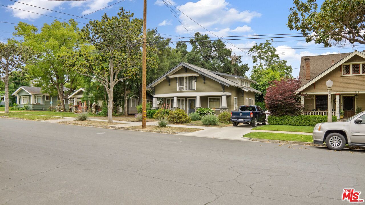 Exterior, Facade, American Craftsman