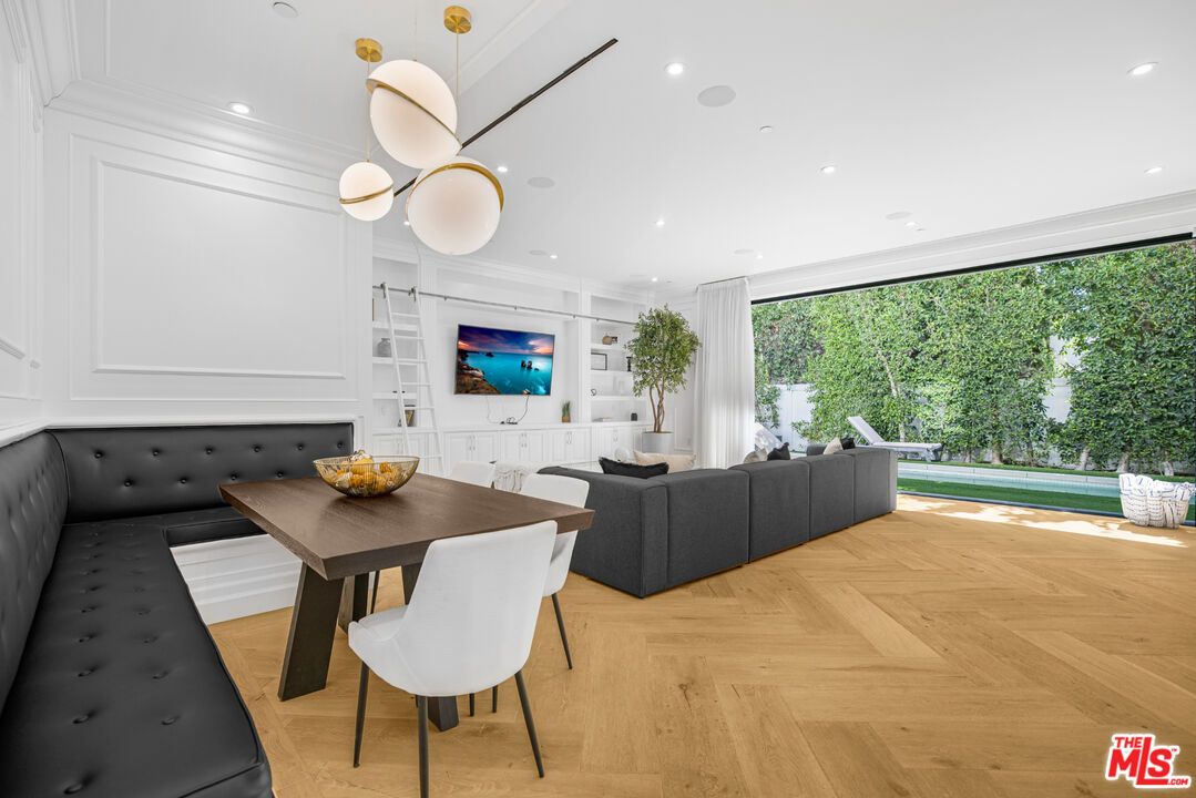 Dining room, Interior, Living room, Pendant Lights, Recessed Lighting, Wood Texture Flooring