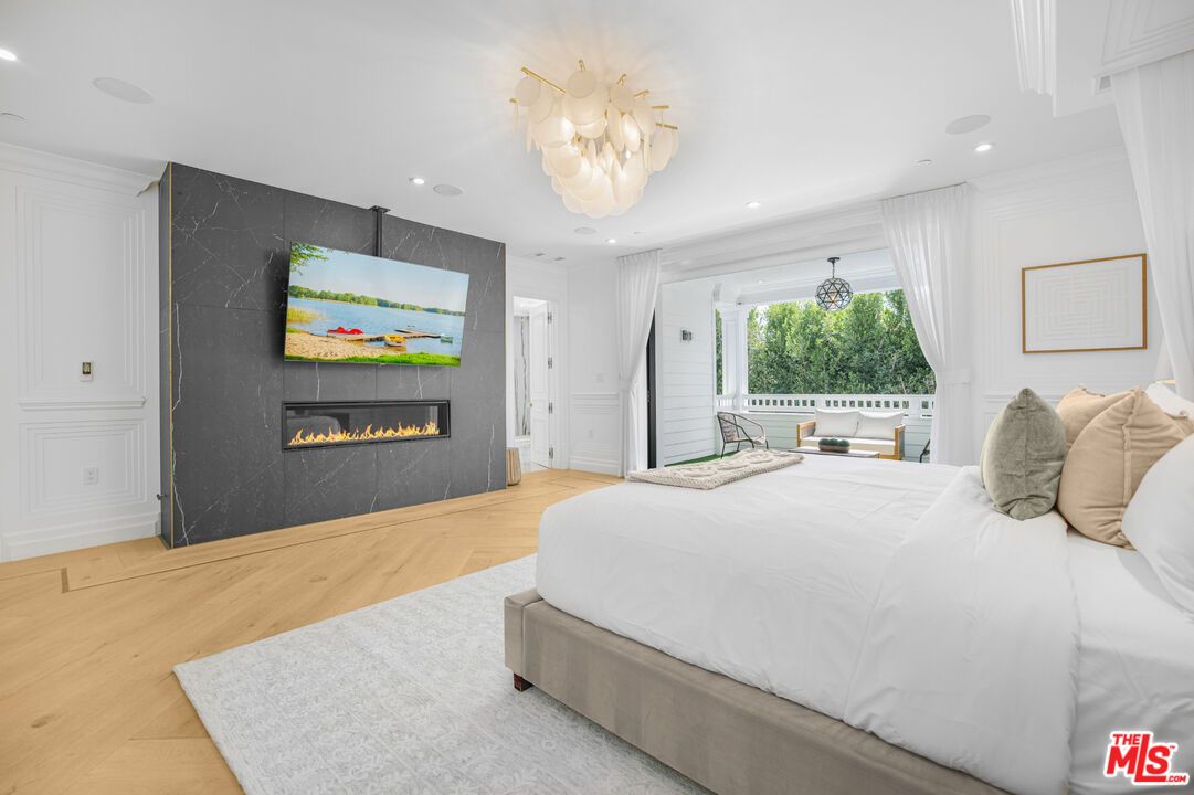 Bedroom, Fireplace, Interior, Recessed Lighting, Wood Texture Flooring