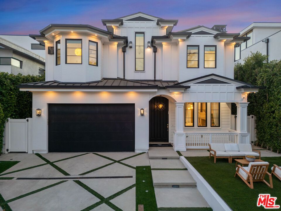 Attached, Exterior, Facade, Modern